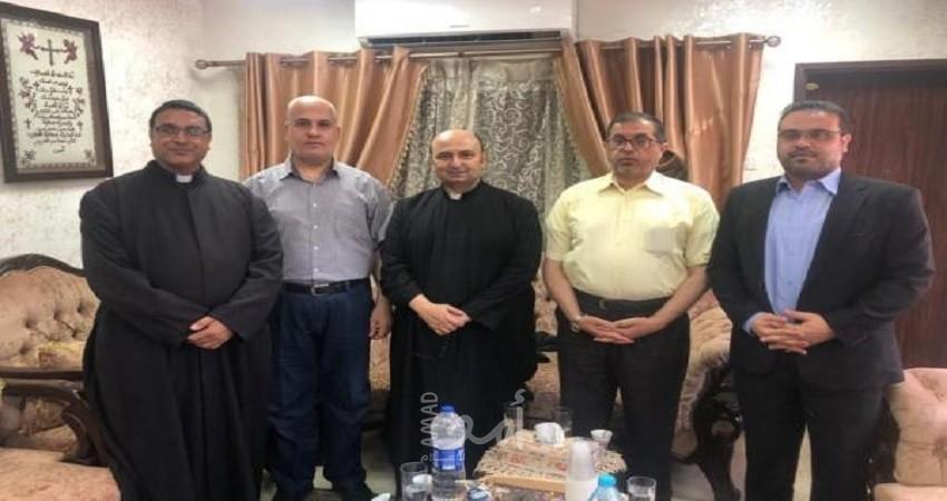 وفد من حماس يزور كنيسة دير اللاتين للاطمئنان على صحة رومانيلي