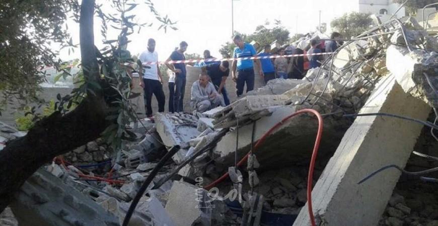 الشرطة الإسرائيلية تجبر عائلة على هدم منزلها في بلدة عارة