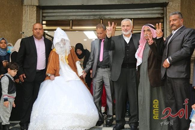 بعد قصف بيتهم-  بالصور.. هنية يزف عروسا من منزله في مدينة غزة