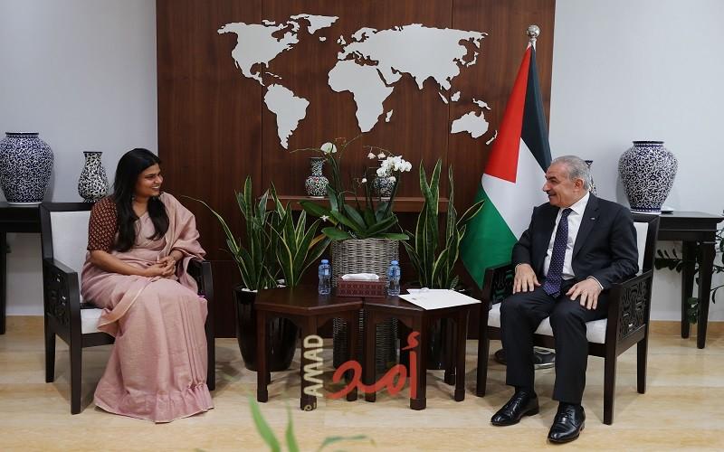 اشتية يستقبل سفيرة الهند الجديدة لدى دولة فلسطين