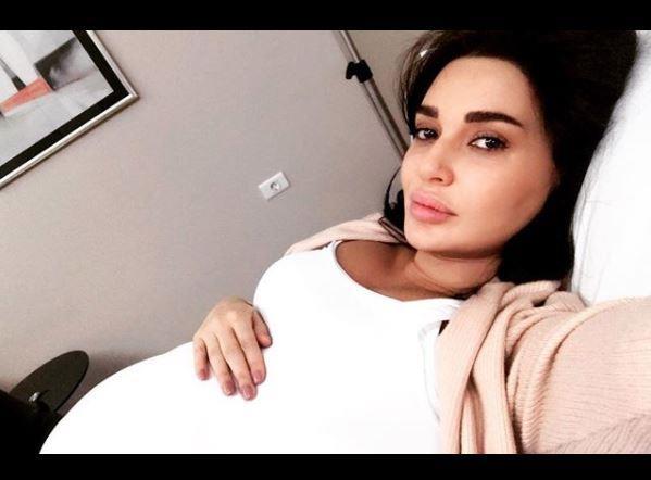 علامات إرهاق الحمل تظهر على وجه سيرين عبدالنور- صورة