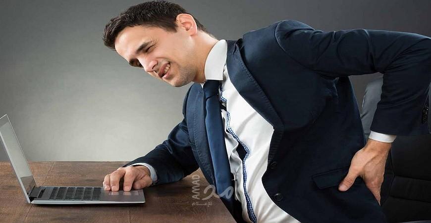 منها الانزلاق الغضروفي.. إليك أضرار الجلوس لفترات طويلة