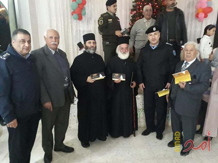 الشرطة تشارك في إضاءة شجرة عيد الميلاد المجيد بطوباس