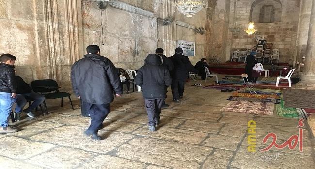 الشرطة الإسرائيلية تقتحم مصلى باب الرحمة بالأقصى