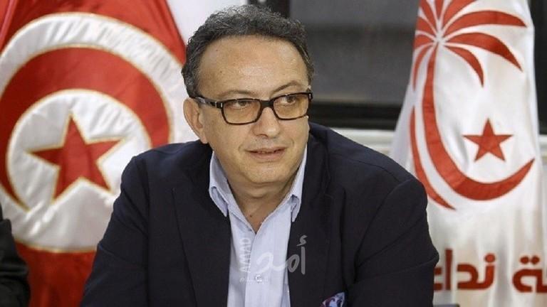 نجل السبسي يتعرض لمعاملة مهينة في مطار تونس قرطاج بعد عودته من قطر