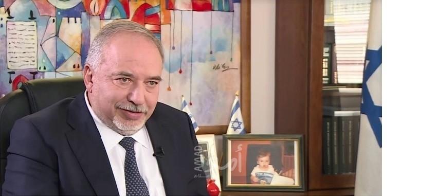 ليبرمان: قطر تبحث عن سبب لوقف تحويل الأموال لغزة