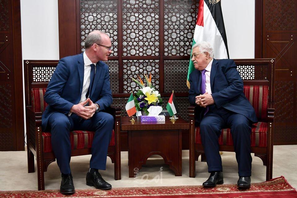 خلال لقاء عباس.. وزير الخارجية الإيرلندي يؤكد موقف بلاده الداعم للحقوق الفلسطينية