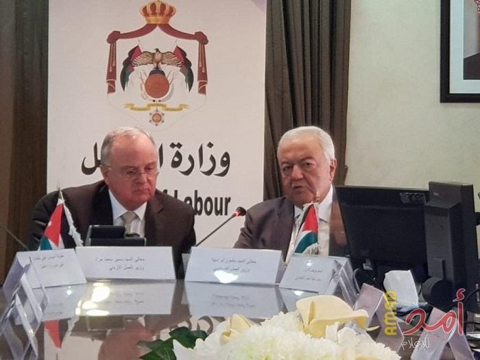 بالصور - وزيرا العمل "الفلسطيني" و "الأردني" يبحثان تعزيز التعاون المشترك