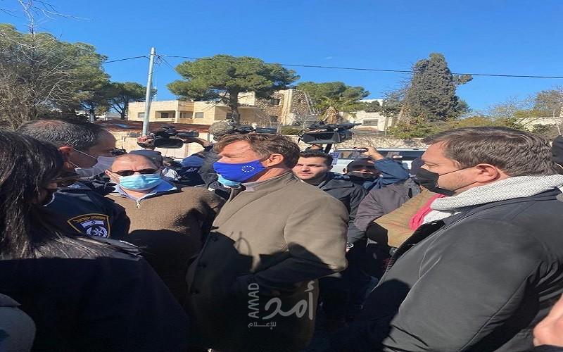 ممثل الاتحاد الأوروبي من الشيخ جراح: عمليات الإخلاء والهدم غير قانونية وتعيق آفاق السلام