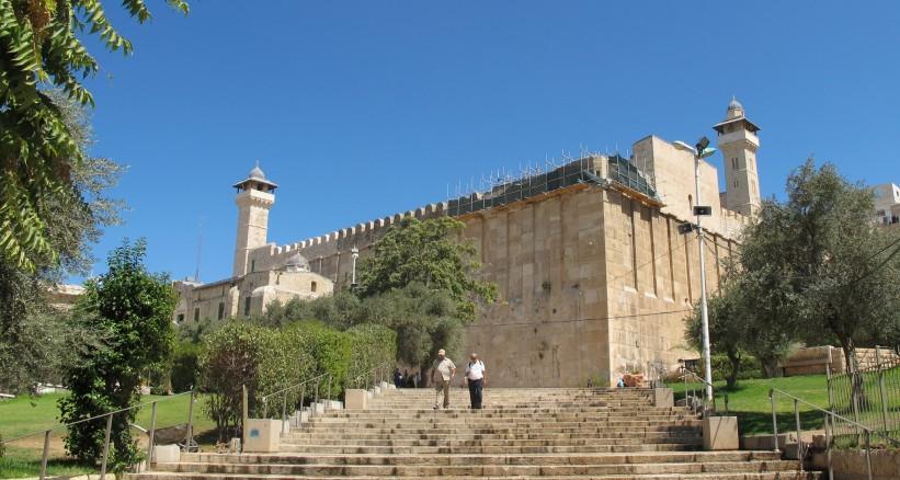 إسرائيل  تبحث اليوم حظر الآذان في المساجد
