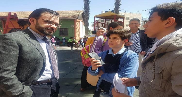 بالصور...بسيسو يشارك في فعالية " كتابي رفيقي" بمدينة البيرة