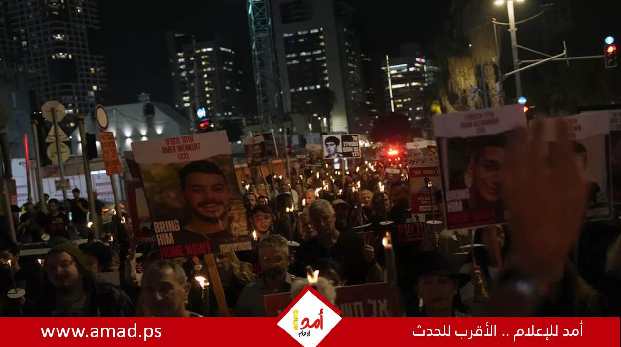 عائلات المحتجزين الإسرائيليين في غزة يشعلون النيران ويغلقون طريقا في تل أبيب- فيديو
