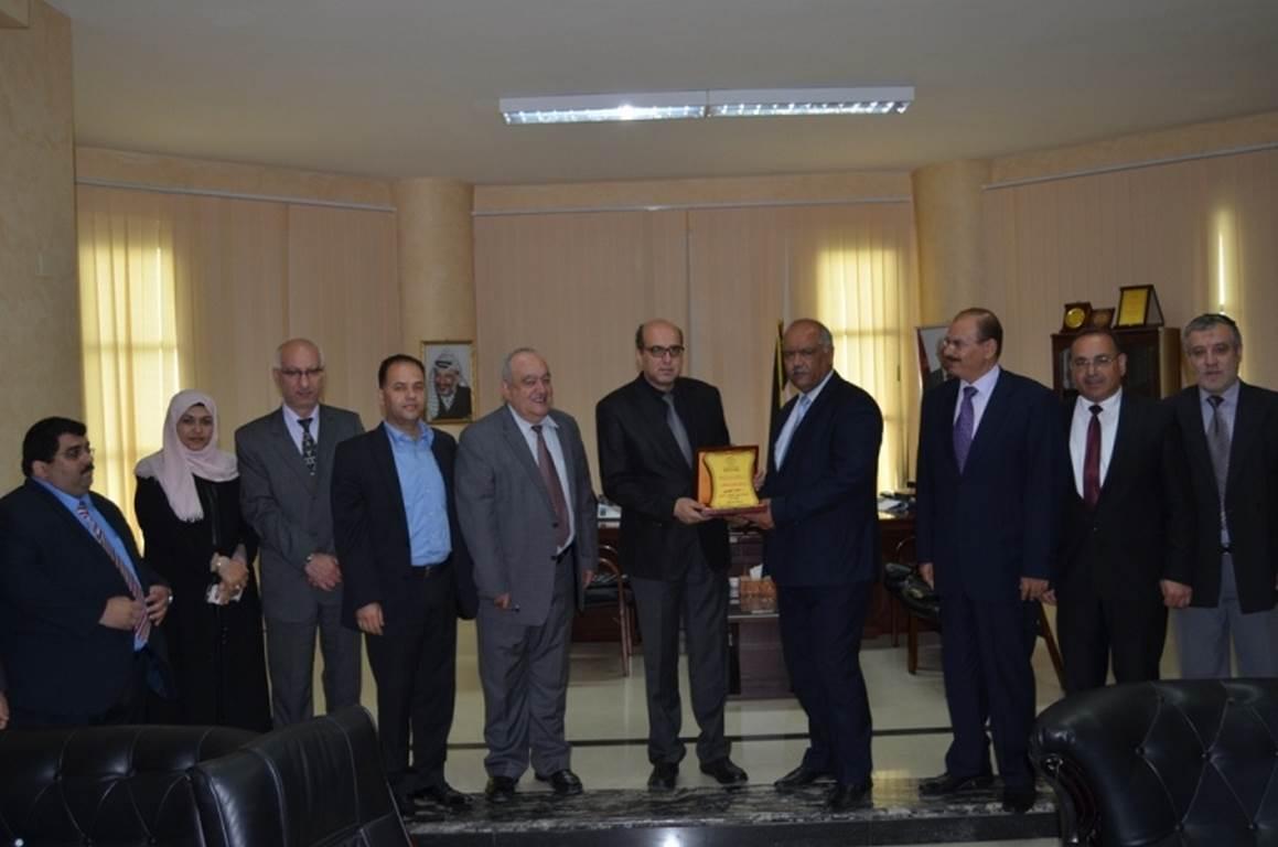 جامعة فلسطين تشكر محافظ غزة على مشاركته في افتتاح وختام فعاليات "هاكاثون الإبداع"