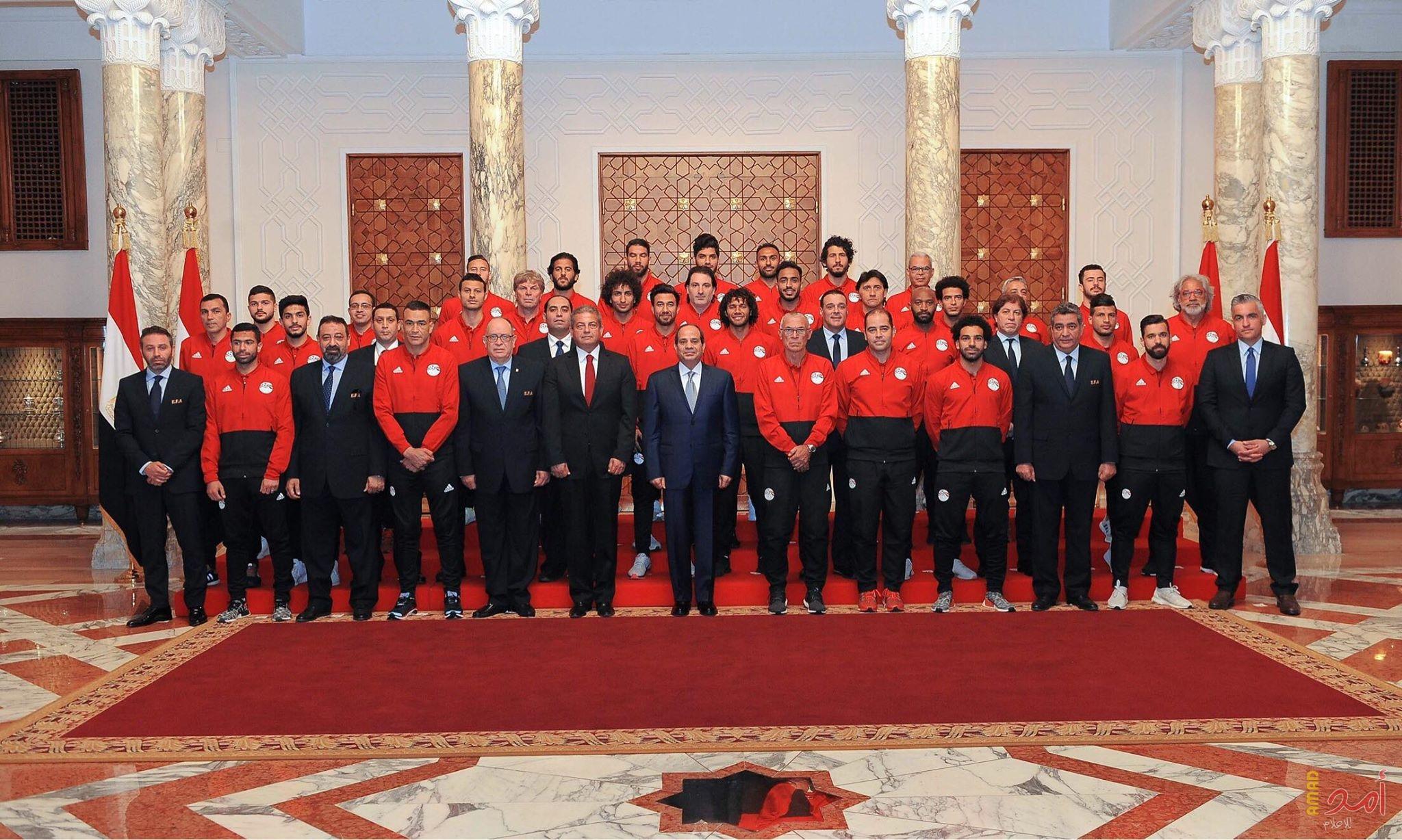 مصر: السيسي: فخور بأداء المنتخب "الرجولى" وواثق فى قدرات اللاعبين