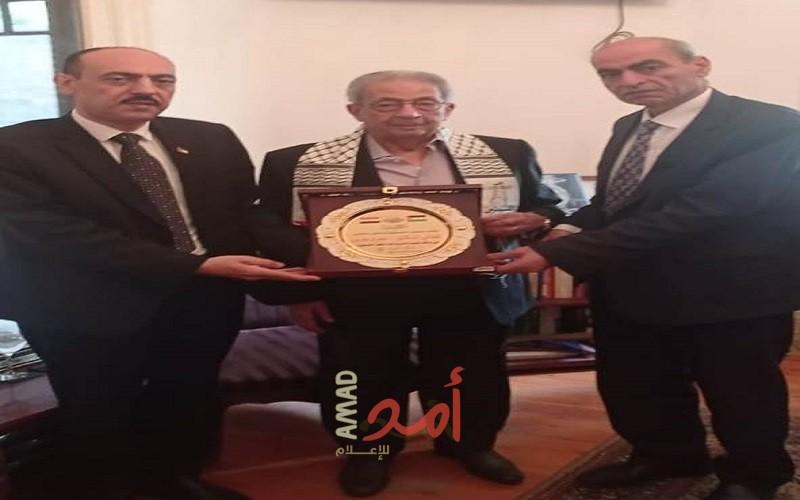 العليا للعشائر تكرم عمرو موسى لنضاله ودعمه الدؤوب للقضية الفلسطينية