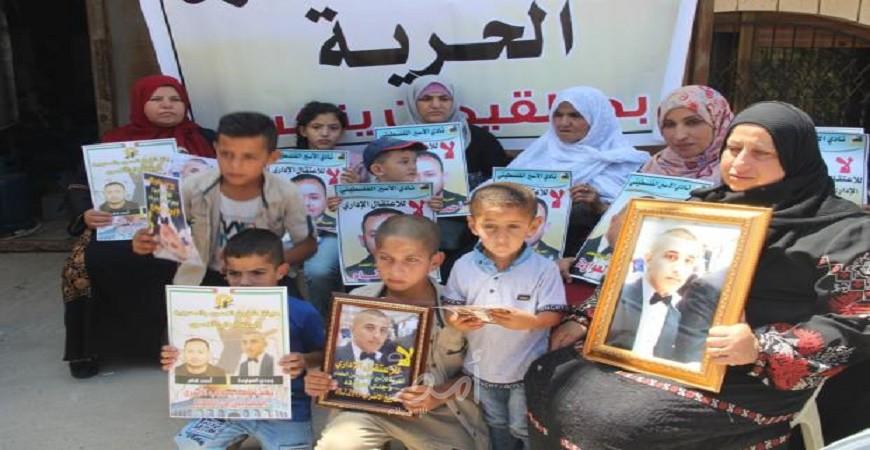 وقفة تضامنية مع الأسير أحمد زهران في طولكرم