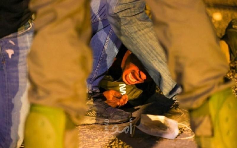 جيش الاحتلال يعدي على فلسطيني في الخليل
