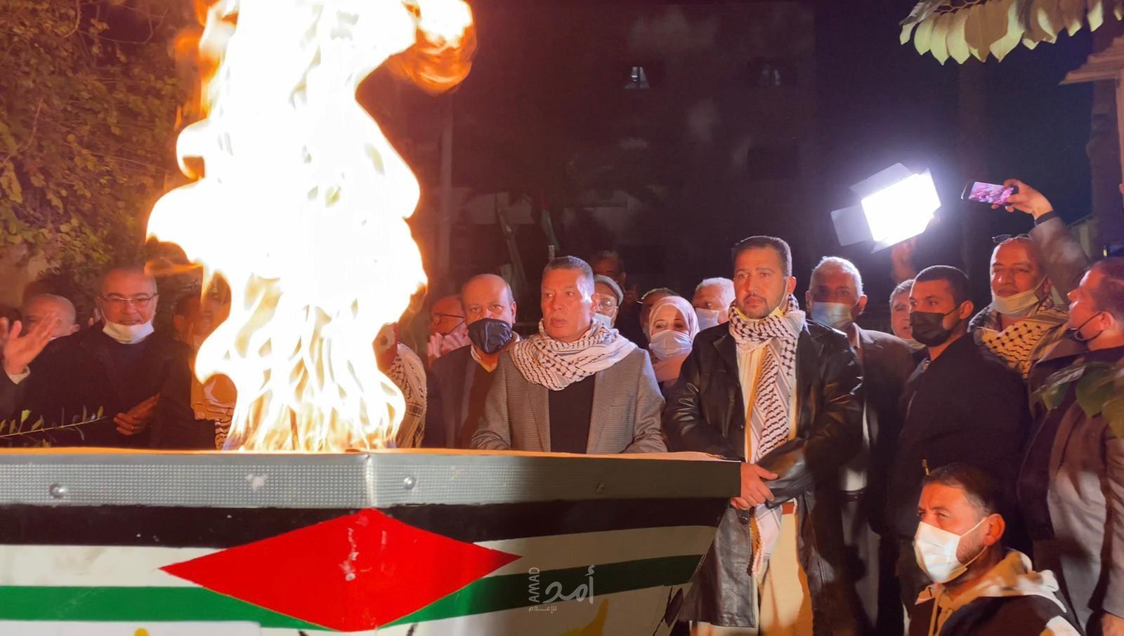غزة: إيقاد شعلة الذكرى الـ56 لإنطلاقة حركة فتح في منزل الرئيس الشهيد ياسر عرفات - صور