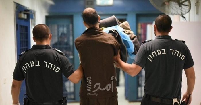 (9) أسرى يدخلون أعوامًا جديدة في سجون الاحتلال