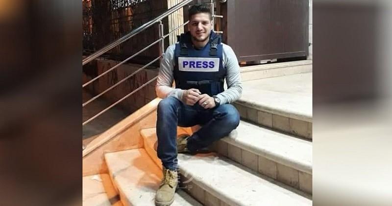 إصابة الصحفي "معتصم سقف الحيط" بعد استهدافه من قبل قوات الاحتلال في رام الله- فيديو