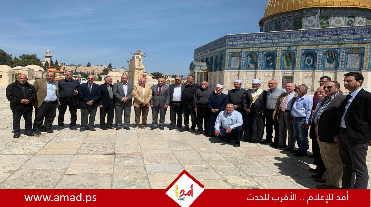 سلطات الاحتلال تمنع رئيس وقيادات في لجنة المتابعة من دخول الأقصى