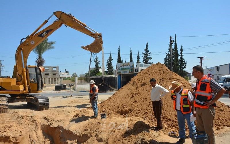 البدء بتنفيذ مشروع انشاء شبكة صرف صحي بالفخاري شرق خانيونس