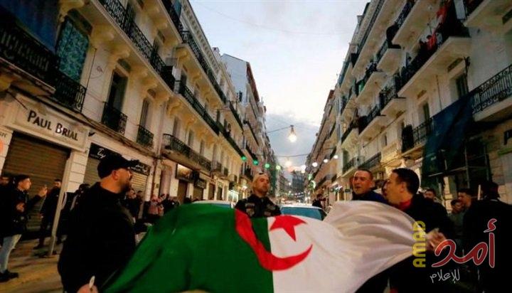 صور وفيديو- الشعب الجزائري يحتفل في الشوارع بعد استقالة بوتفليقة