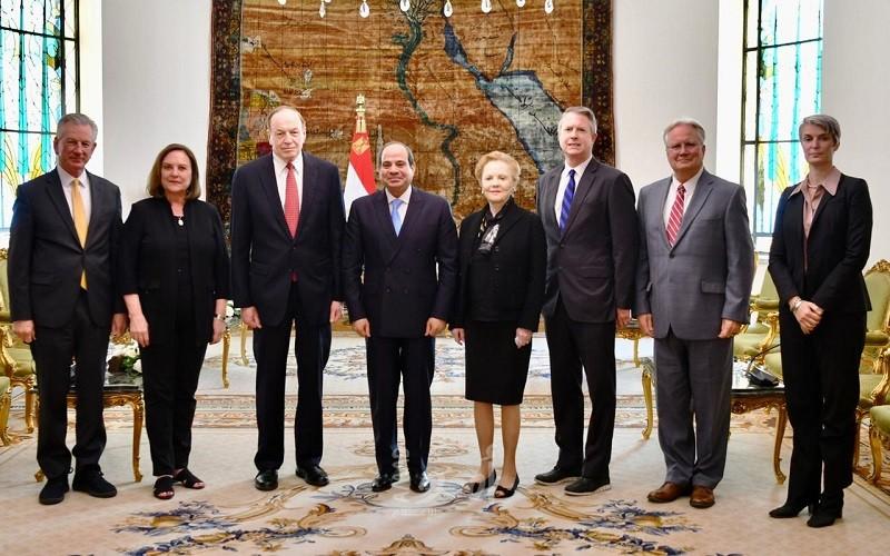 السيسي يؤكد موقف بلاده بالتوصل لحل عادل وشامل يضمن حقوق الفلسطينيين
