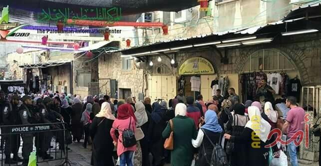 بالصور.. في جمعة رمضان الثالثة: آلاف المصلين يتوافدون للصلاة في الأقصى