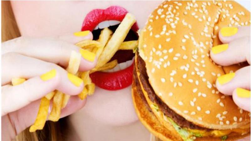 أضرار تناول الكثير من الأطعمة المعالجة