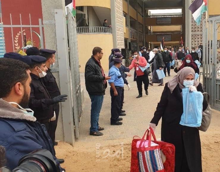 بالصور والفيديو.. إنهاء الحجر الصحي الاحترازي لـ 321 مواطناً بغزة