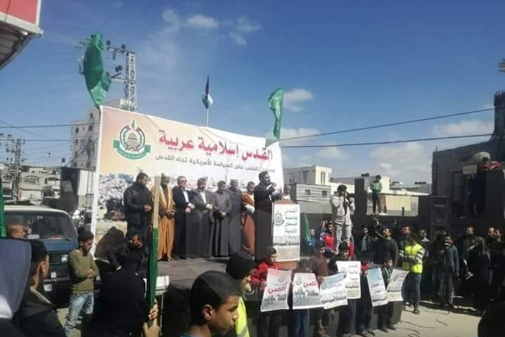 بالصور.. استمراراً للهبة الشعبية.. مسيرة لحماس في غزة