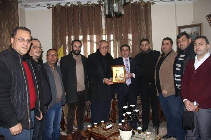 " فتح بشرق غزة " تزور والد الصحفي سمير سكيك