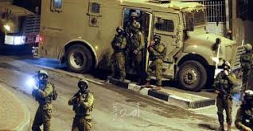 قوات الاحتلال تعتقل شابين  على حاجز قلنديا شمال القدس