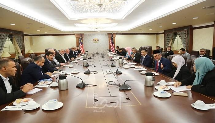 هنية يلتقي رئيس البرلمان الماليزي وقادة أحزاب سياسية - صور