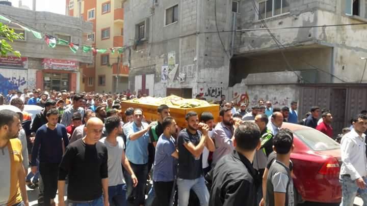 بالصور....جماهير غفيرة  تشيع جثمان المغدورة كفاح مصلح