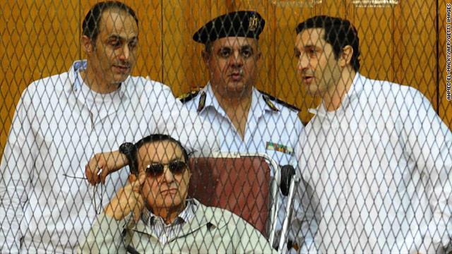 كواليس تعرض مبارك لـ"وعكة صحية" بـ"قضية القرن"..