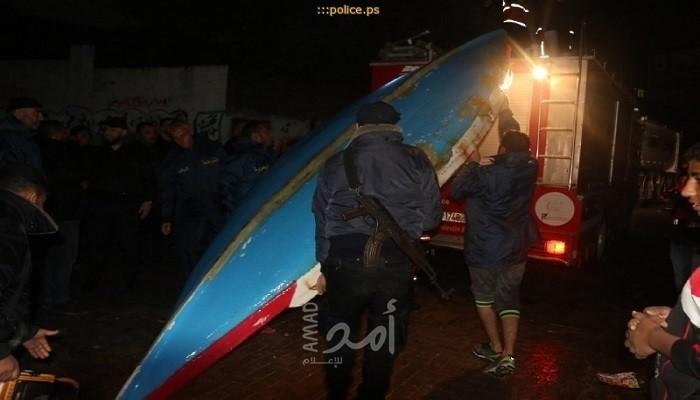 صور - شرطة حماس تشارك في إخلاء منازل غمرتها المياه شمال غزة
