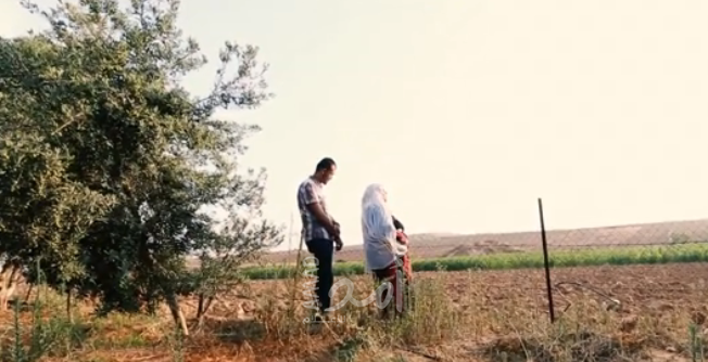 موقع الكترونيك انتفاضة يعرض فيلم "الأرض لنا"