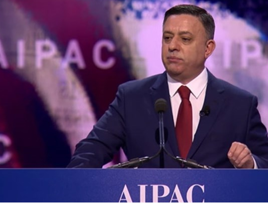 رئيس حزب العمل الاسرائيلي يدعو لوقف الاستيطان والأنفصال عن الفلسطينيين