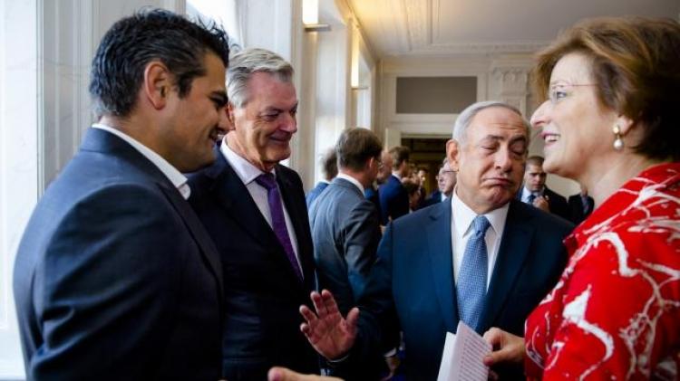 النائب كوزو في الجهة اليسرى يرفض مصافحة نتنياهو