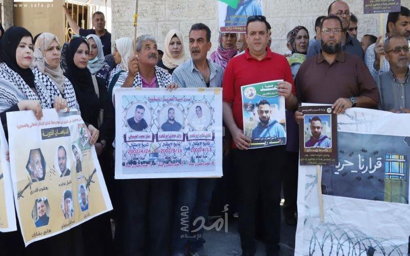 نابلس: وقفة تنديدًا بجرائم سلطات الاحتلال بحق الأسرى
