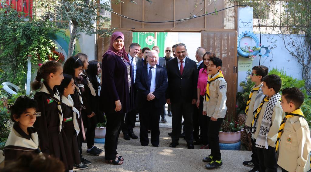 طلبة فلسطين يستعرضون إبداعاتهم ومواهبهم أمام وزير التنمية البريطاني