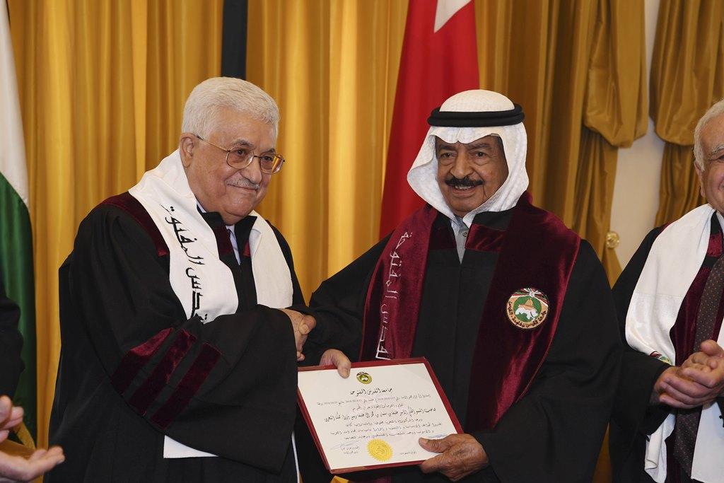 بحضور الرئيس عباس..."القدس المفتوحة" تمنح رئيس الوزراء البحريني الدكتوراه الفخرية