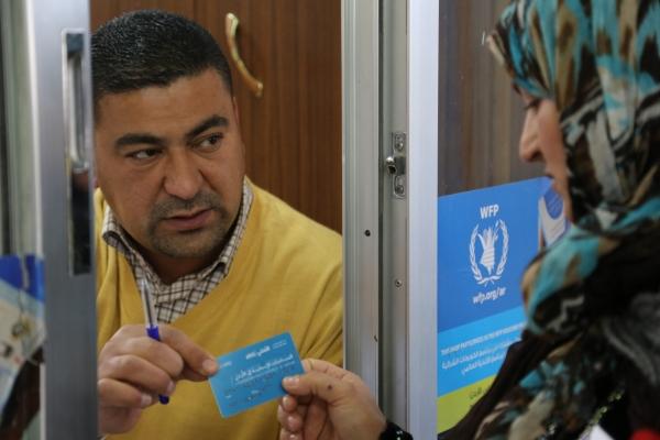 أزمة تمويلية ببرنامج الأغذية العالمي تهدد قسائم المساعدات الغذائية في فلسطين