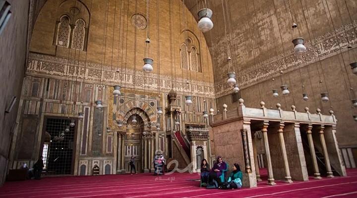 صحيفة تكشف موعد اتخاذ القرار بشأن عودة صلاة الجمعة في مصر
