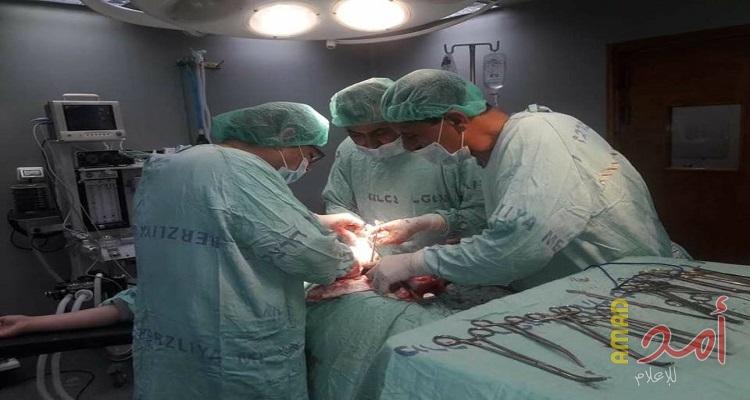 جراحة نادرة لإستئصال ورم ليفي كبير بمستشفى الخدمة العامة بغزة