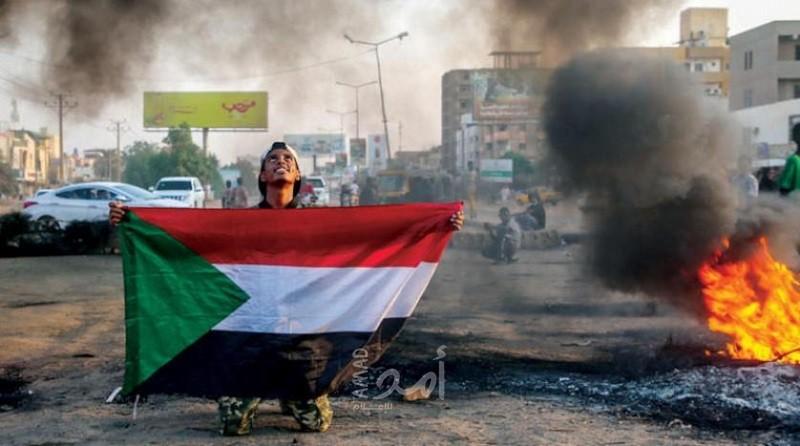 محتجون يغلقون شوارع السودان غداة دعوات لعصيان مدني