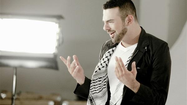 بالفيديو.. المطرب الفلسطيني أحمد معز يصور كليب "البنت العربية"