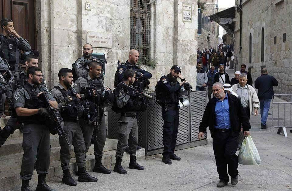 بالصور.. قوات الاحتلال تحول البلدة القديمة إلى ثكنة عسكرية